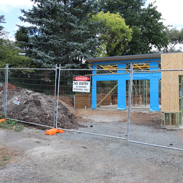 do you deliver and install temporary fencing and what's the cost for these services in Hermitage